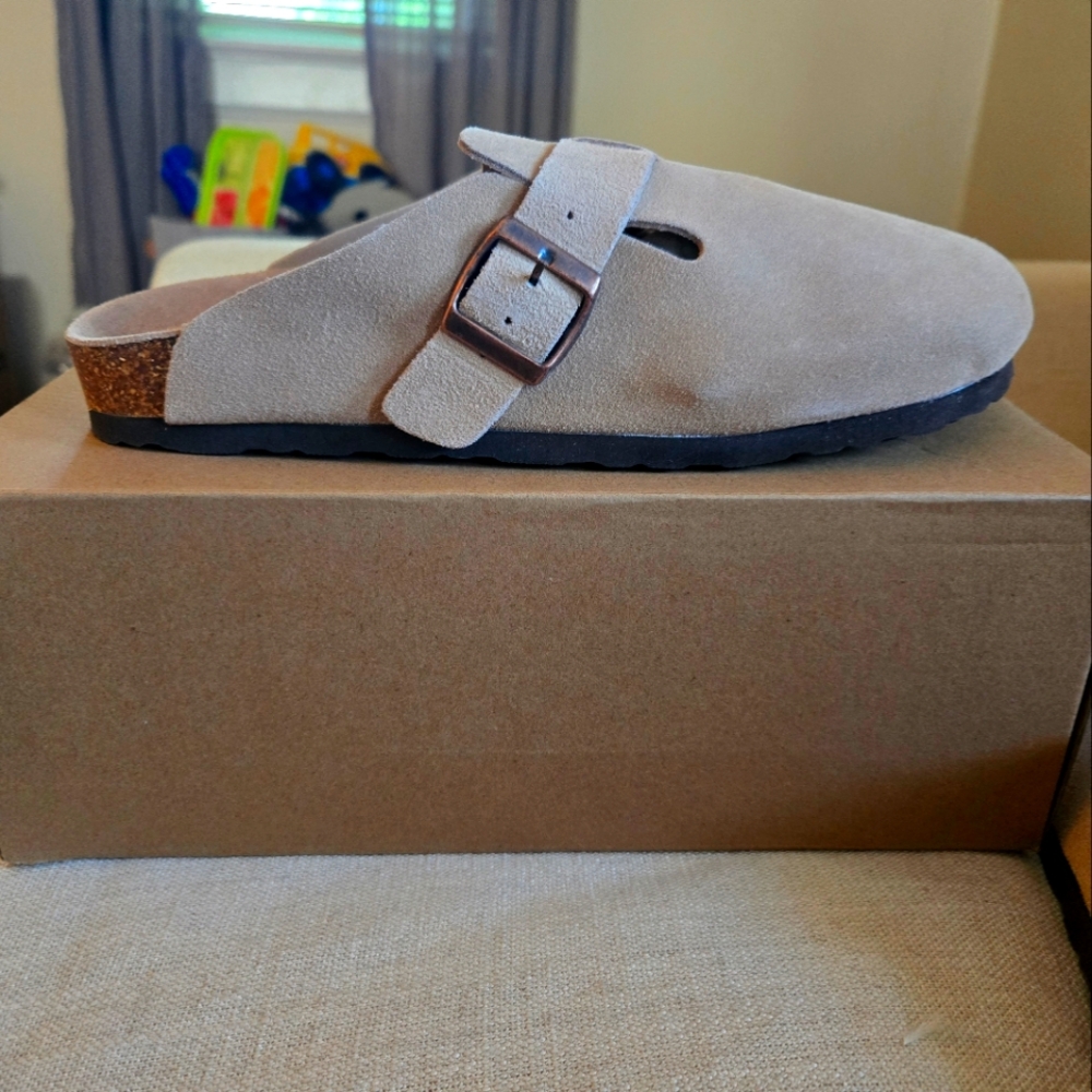 Women's suede mules